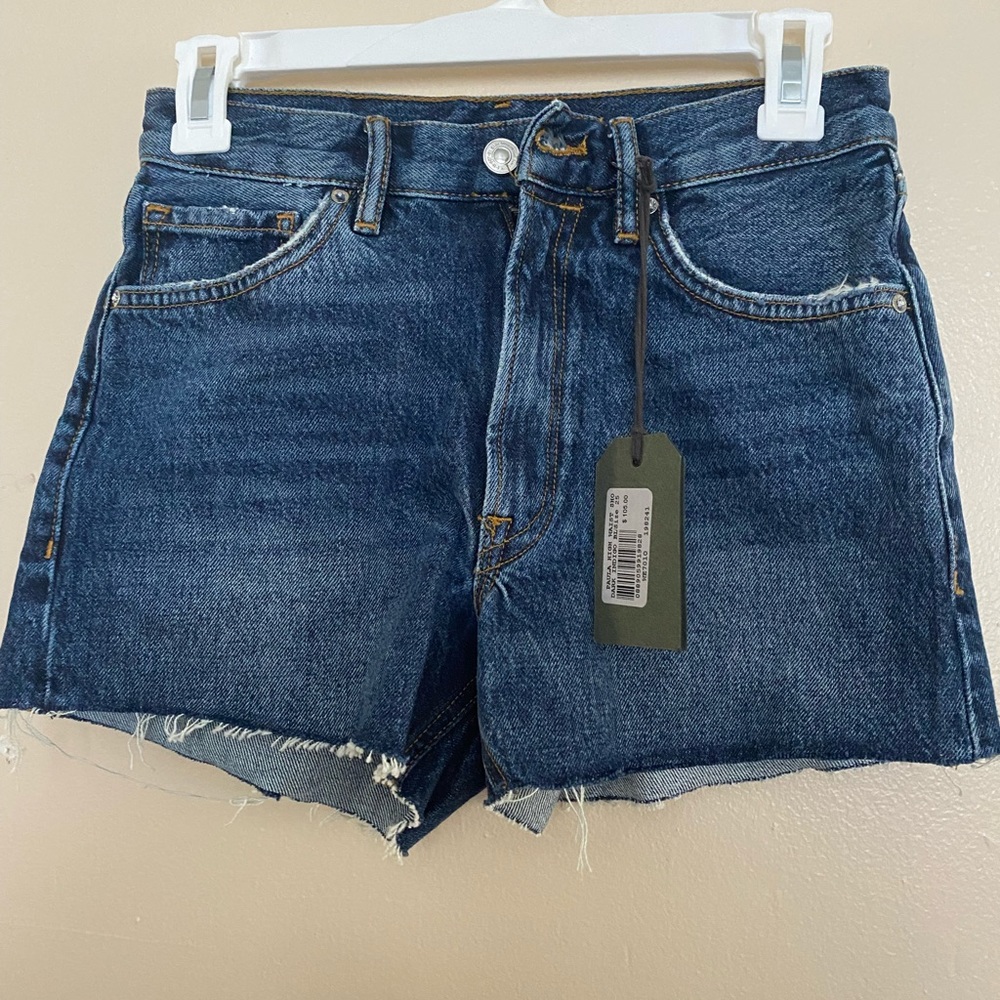 Denim shorts w/ distressed hem